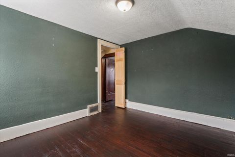 Tiny photo for 1222 E Beardsley Avenue, Elkhart, IN 46514 (MLS # 202600178)