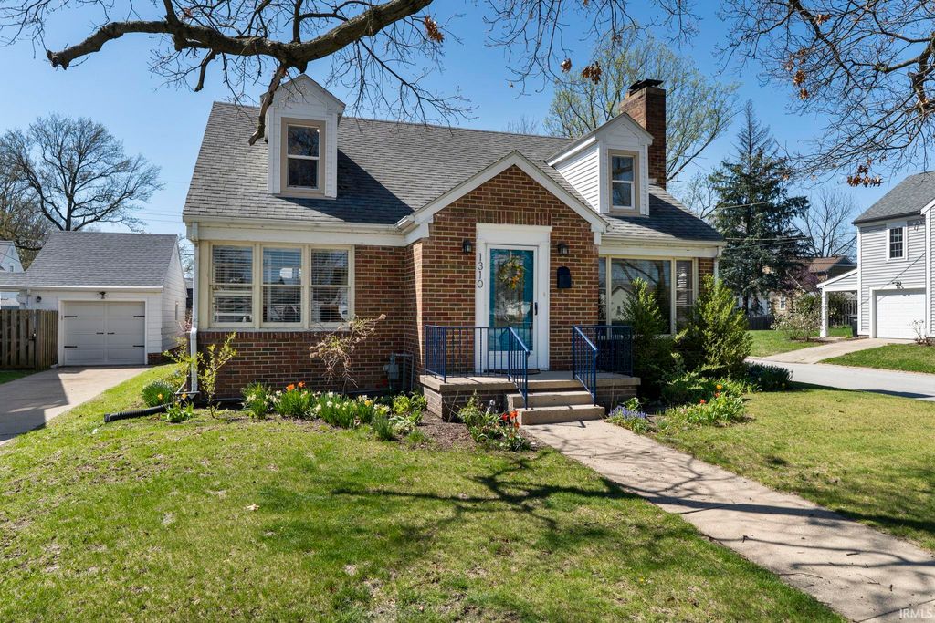 Photo of 1310 El Prado Avenue, Lafayette, IN 47905 (MLS # 202611888)