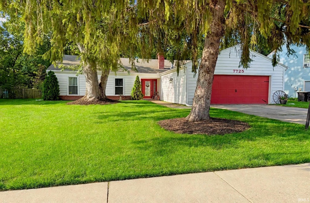 Photo of 7725 Glenoak Parkway, Fort Wayne, IN 46815 (MLS # 202636363)