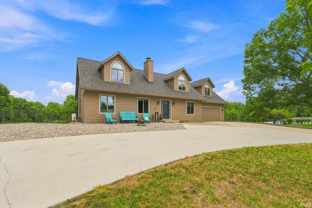 Photo of 534 Crestlane Drive, Warsaw, IN 46580 (MLS # 202630082)