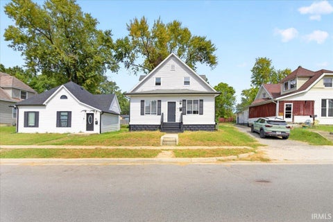 Tiny photo for 614 E Mulberry Street, Kokomo, IN 46901 (MLS # 202638532)