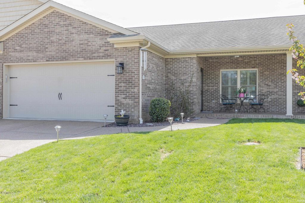 Photo of 5023 Paddock Drive, Evansville, IN 47715 (MLS # 202612287)