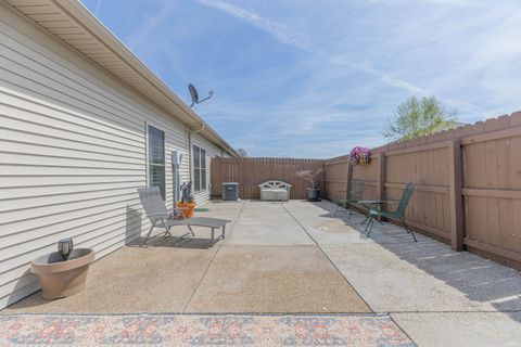 Tiny photo for 5023 Paddock Drive, Evansville, IN 47715 (MLS # 202612287)