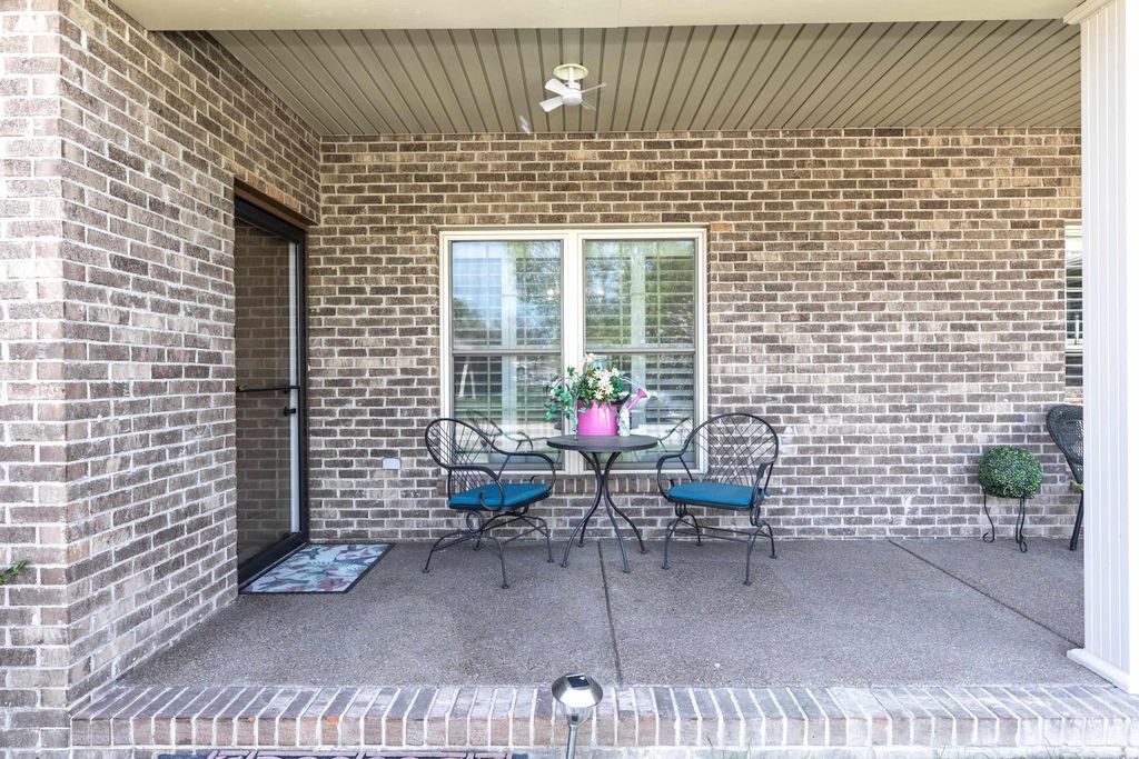 Photo of 5023 Paddock Drive, Evansville, IN 47715 (MLS # 202612287)