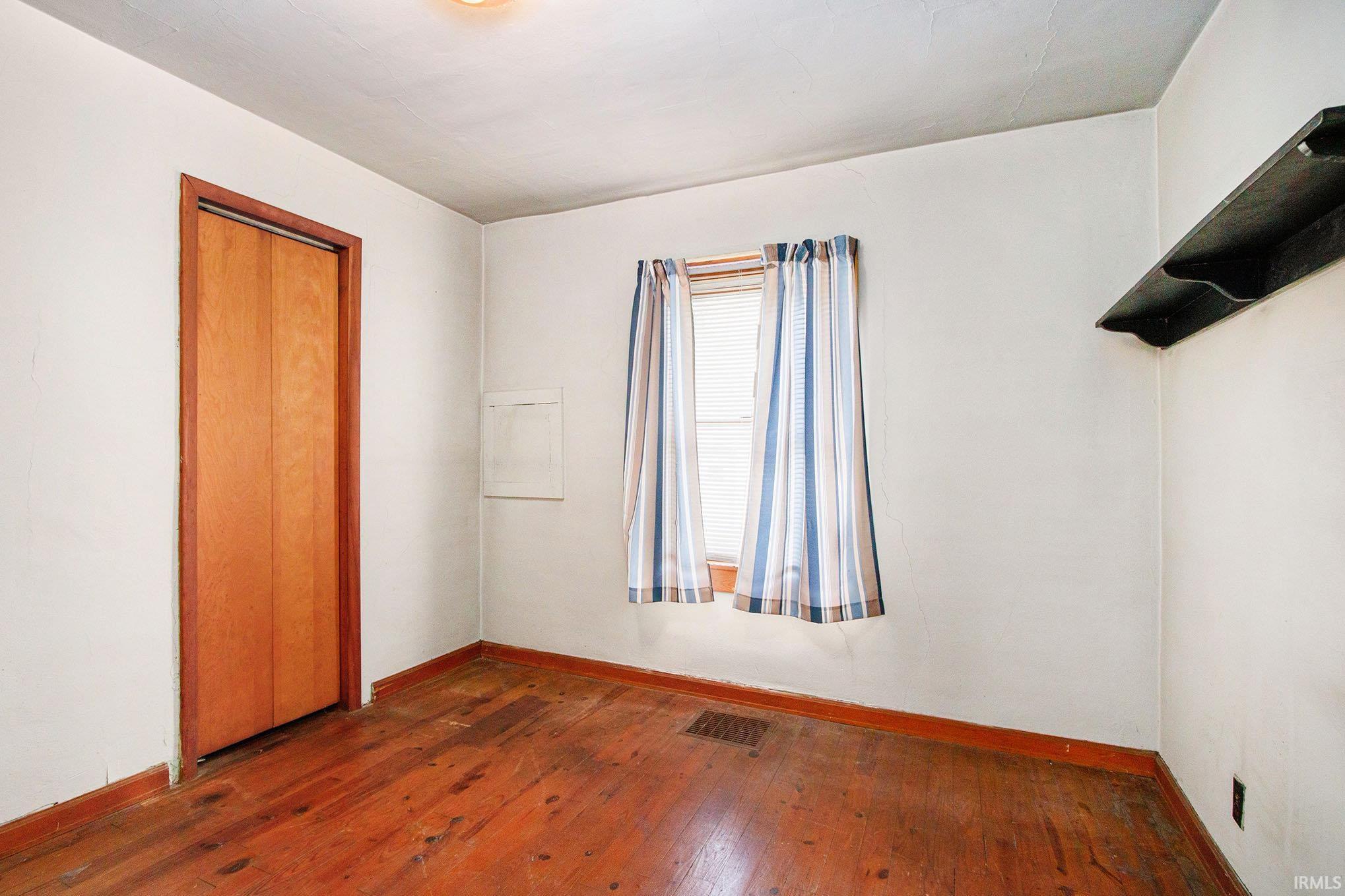 Elkhart, Indiana 46514, United States, 3 Bedrooms Bedrooms, ,1 BathroomBathrooms,Residential,Pending,130412