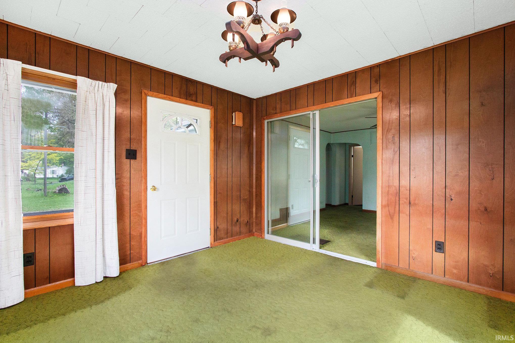 Elkhart, Indiana 46514, United States, 3 Bedrooms Bedrooms, ,1 BathroomBathrooms,Residential,Pending,130412