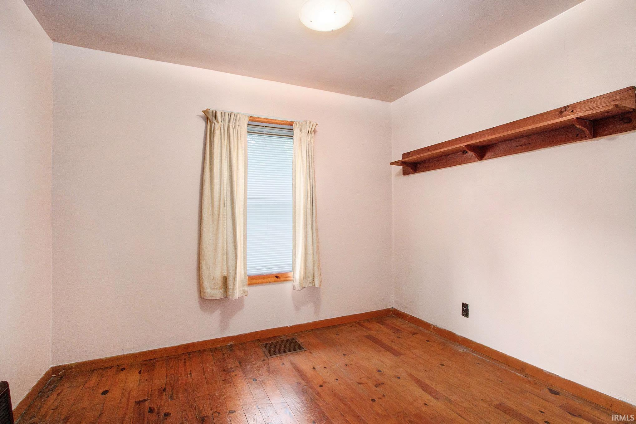 Elkhart, Indiana 46514, United States, 3 Bedrooms Bedrooms, ,1 BathroomBathrooms,Residential,Pending,130412