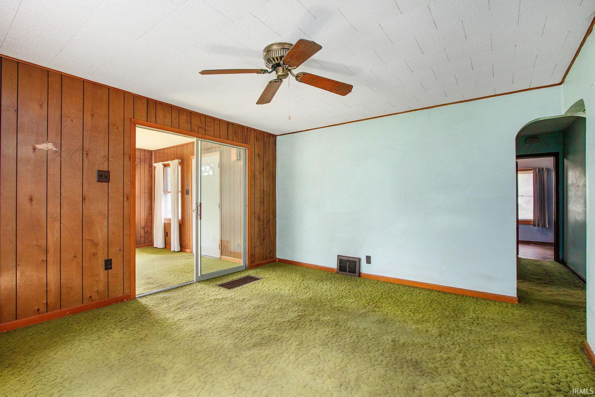 Elkhart, Indiana 46514, United States, 3 Bedrooms Bedrooms, ,1 BathroomBathrooms,Residential,Pending,130412