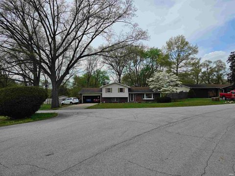 Photo of 53221 Berwick Drive, South Bend, IN 46635 (MLS # 202549802)