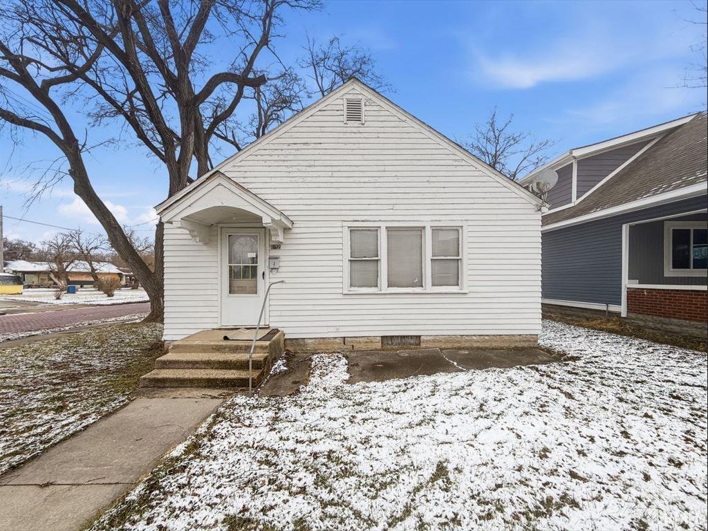 Photo of 1622 S Washington Street, Marion, IN 46953 (MLS # 202608936)