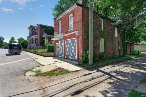Tiny photo for 1012 E Broadway, Logansport, IN 46947 (MLS # 202626371)
