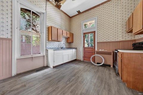 Tiny photo for 1012 E Broadway, Logansport, IN 46947 (MLS # 202626371)