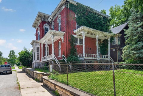 Tiny photo for 1012 E Broadway, Logansport, IN 46947 (MLS # 202626371)