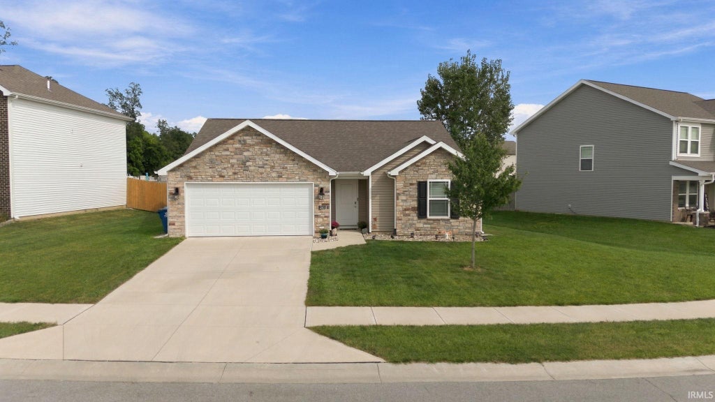 Photo of 2302 Plateau Pointe, Fort Wayne, IN 46808 (MLS # 202638351)