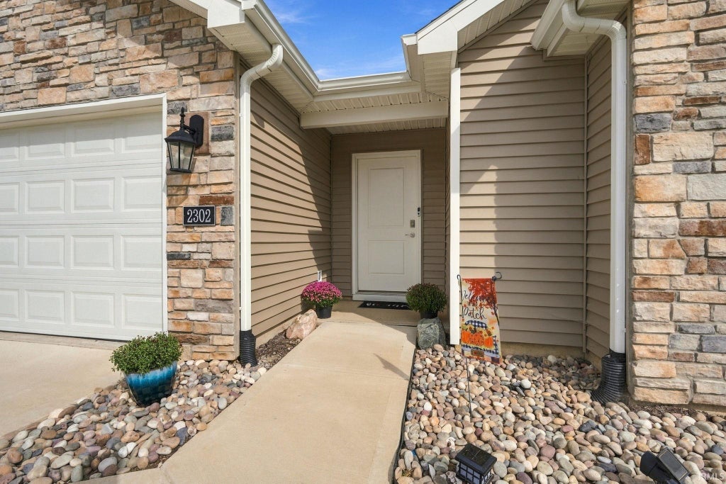 Photo of 2302 Plateau Pointe, Fort Wayne, IN 46808 (MLS # 202638351)