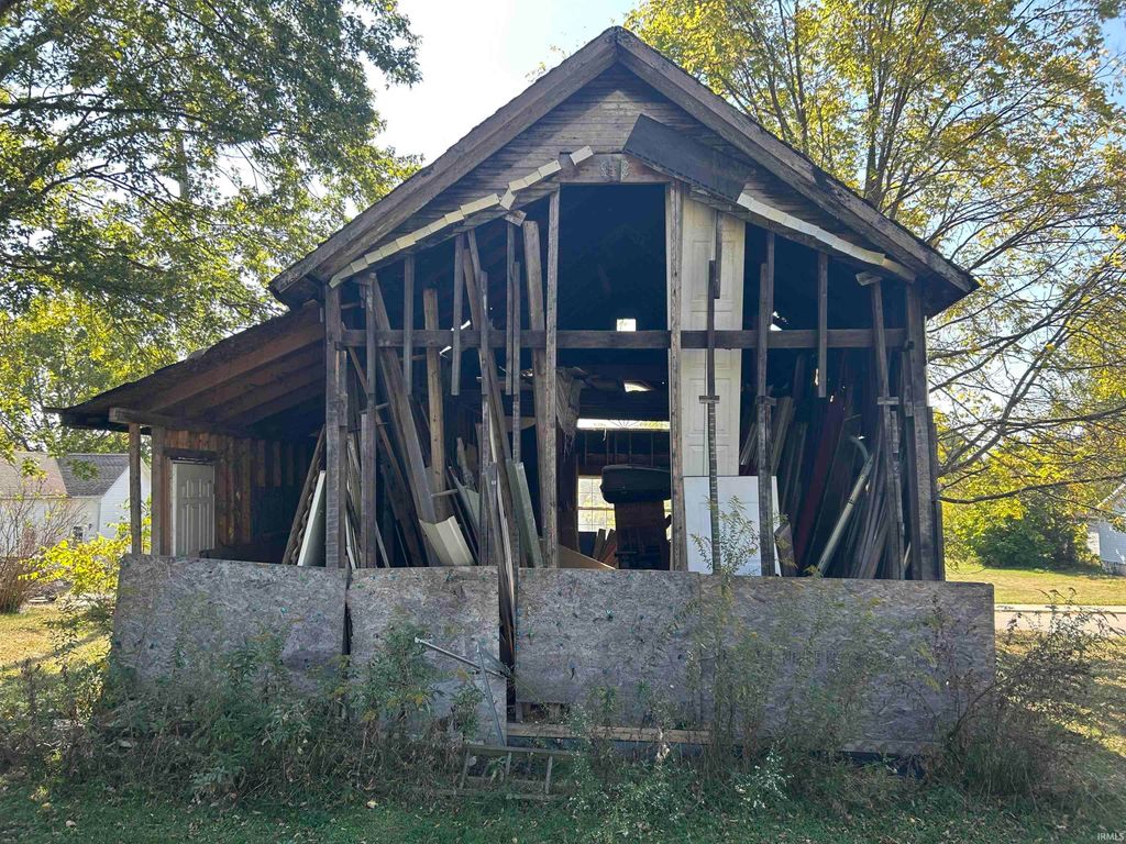 Photo of 323 E commercial Street, Hartford City, IN 47348 (MLS # 202541521)