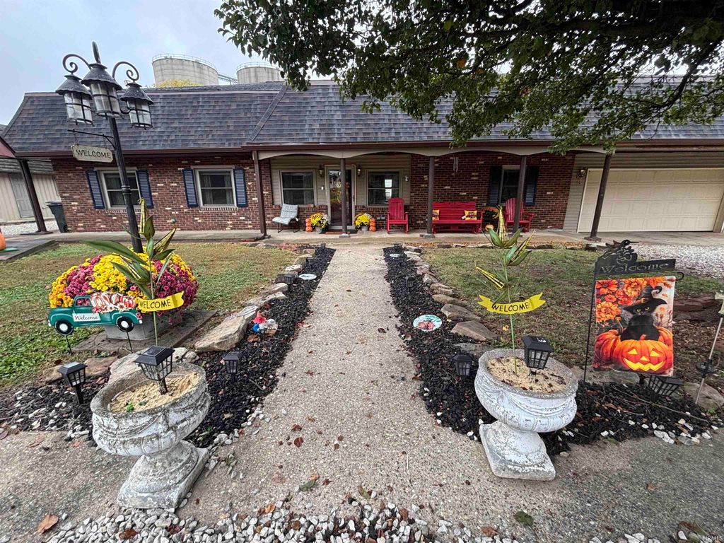 Photo of 106 E 16th Street, Vincennes, IN 47591 (MLS # 202543759)