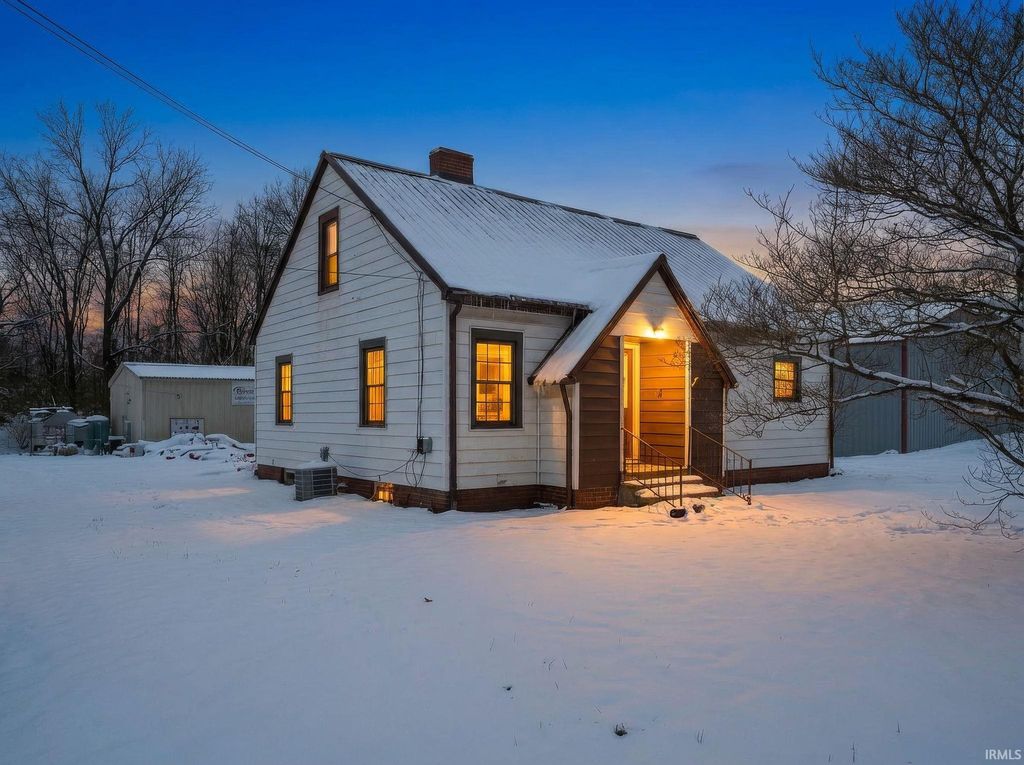 Photo of 407 E Jackson Street, Brazil, IN 47834 (MLS # 202547920)