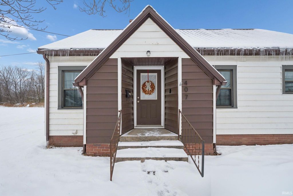 Photo of 407 E Jackson Street, Brazil, IN 47834 (MLS # 202547920)