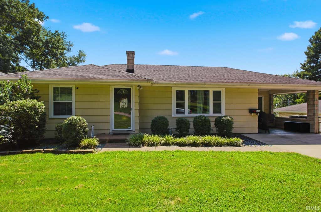 Photo of 621 Helfrich Lane, Evansville, IN 47712 (MLS # 202632826)