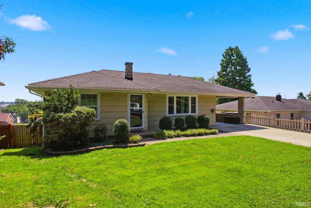 Photo of 621 Helfrich Lane, Evansville, IN 47712 (MLS # 202632826)