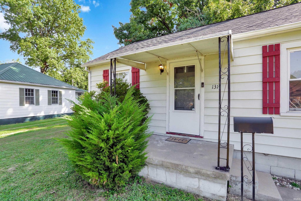 Photo of 1314 S Parker Drive, Evansville, IN 47714 (MLS # 202638477)