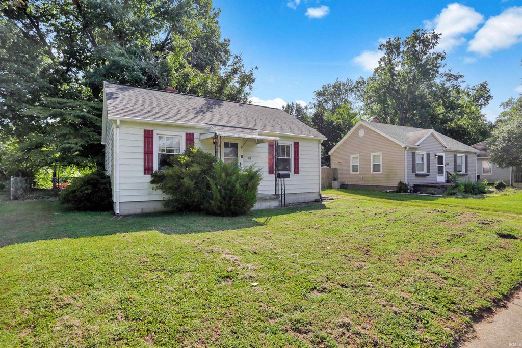 Photo of 1314 S Parker Drive, Evansville, IN 47714 (MLS # 202638477)