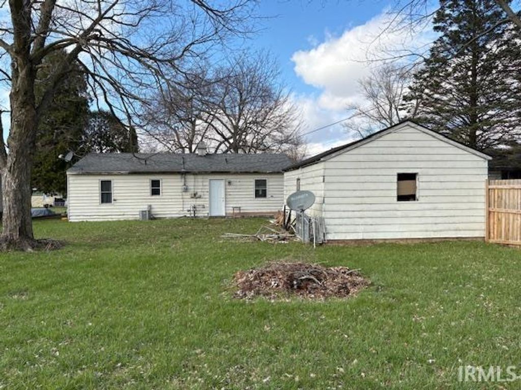 Photo of 1805 E Carver Drive, Muncie, IN 47303 (MLS # 202610530)