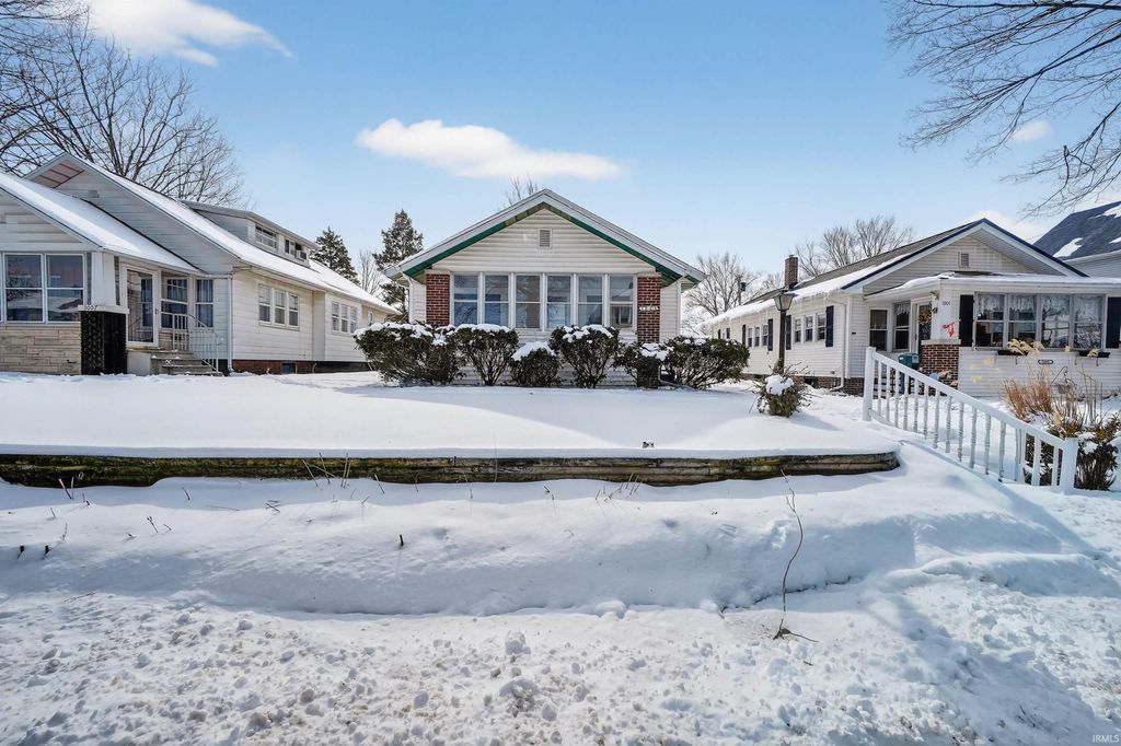 Photo of 1005 E 3Rd Street, Mishawaka, IN 46544 (MLS # 202605828)