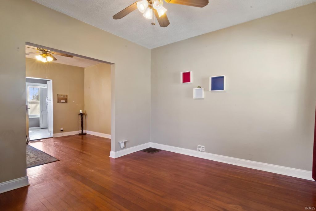 Photo of 413 E Olmstead Avenue, Evansville, IN 47711 (MLS # 202606336)