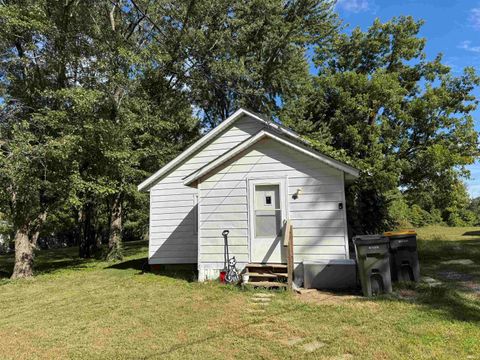 Photo of 1015 W Gourley Pike, Bloomington, IN 47404 (MLS # 202544581)