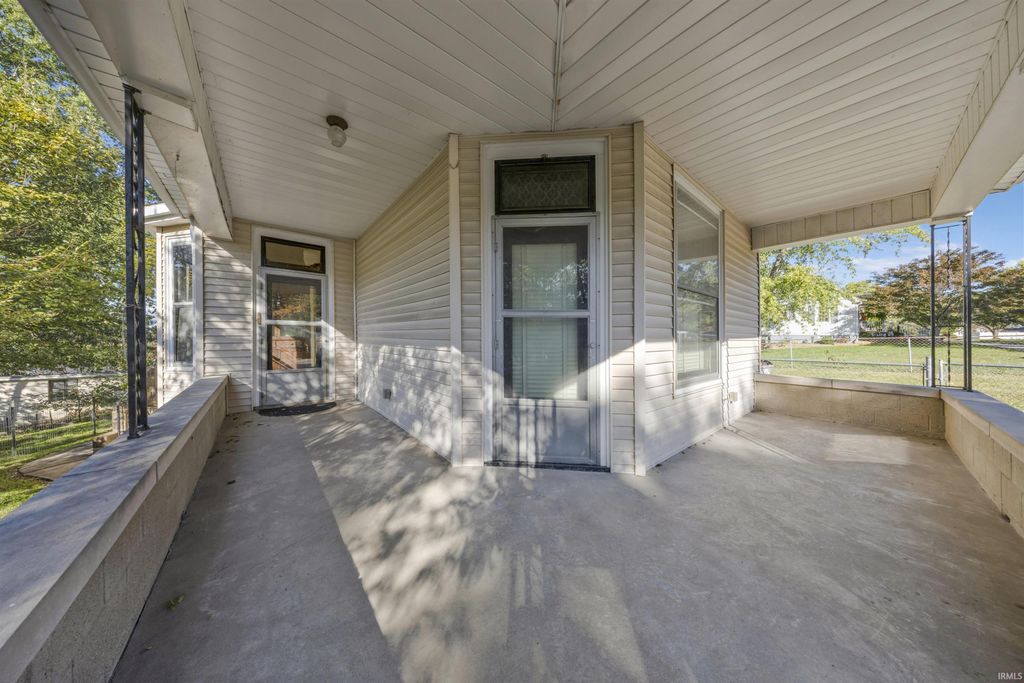 Photo of 806 Varner Avenue, Evansville, IN 47720 (MLS # 202545286)