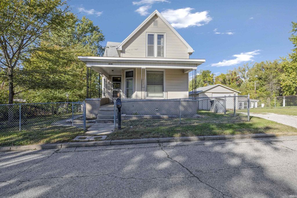 Photo of 806 Varner Avenue, Evansville, IN 47720 (MLS # 202545286)