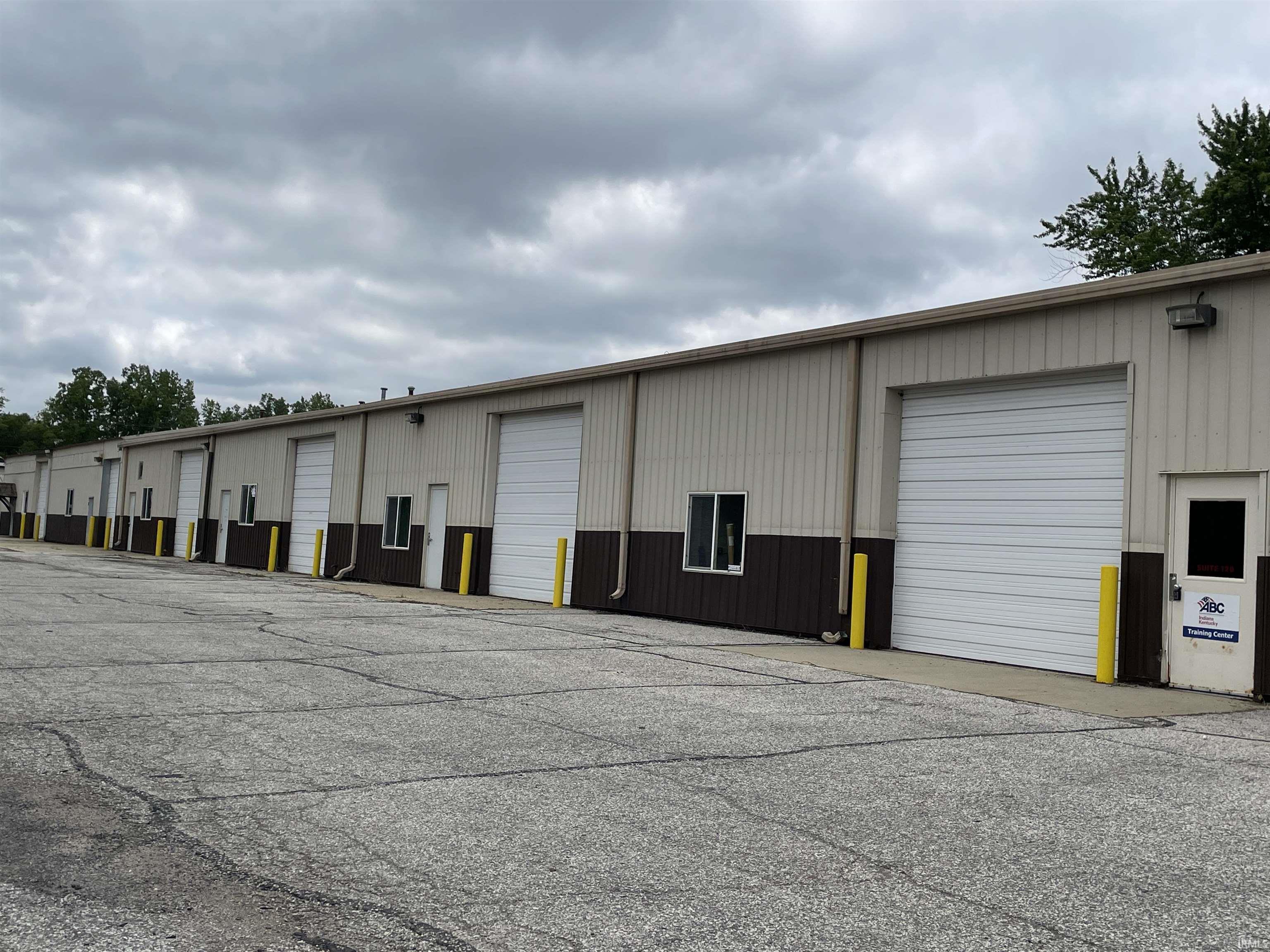 Elkhart, Indiana 46156, United States, ,Residential,Active,56065