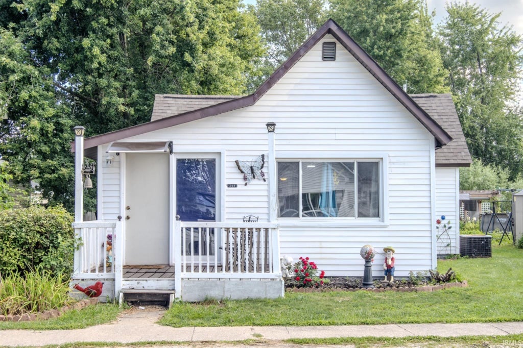 Photo of 209 W Madison Street, Swayzee, IN 46986 (MLS # 202631469)