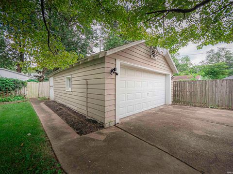 Tiny photo for 2217 E Mulberry Street, Evansville, IN 47714 (MLS # 202614864)
