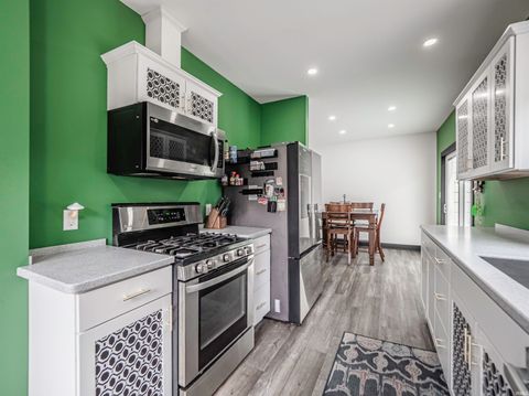 Tiny photo for 2217 E Mulberry Street, Evansville, IN 47714 (MLS # 202614864)