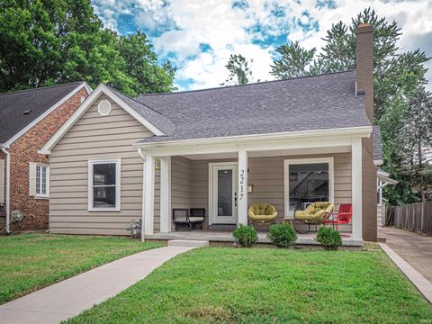 Tiny photo for 2217 E Mulberry Street, Evansville, IN 47714 (MLS # 202614864)