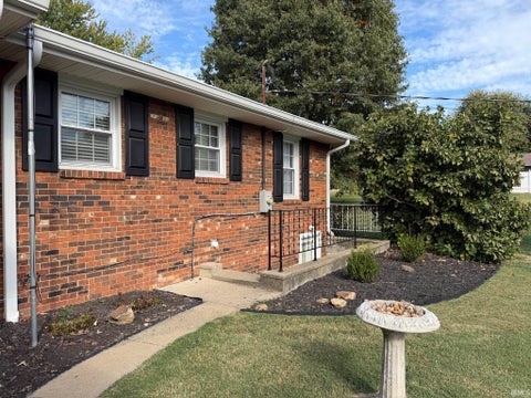 Tiny photo for 69 E Todd Drive, Washington, IN 47501 (MLS # 202644897)