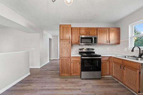 Tiny photo for 904 Gulf Shore Boulevard, Kokomo, IN 46902 (MLS # 202542428)