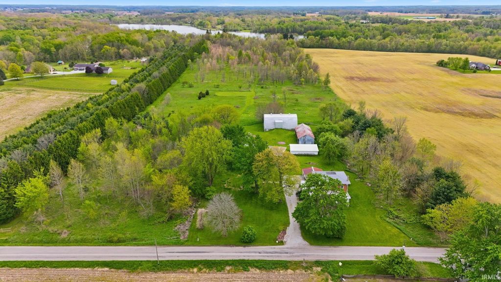Photo of 6212 E 1200 N, Wolcottville, IN 46795 (MLS # 202617281)