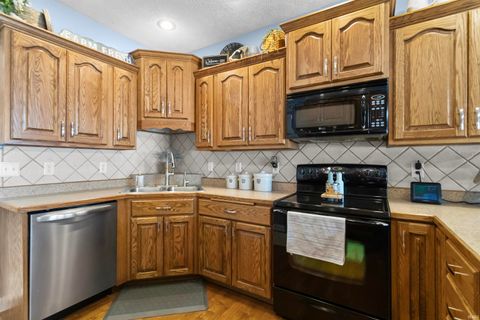 Tiny photo for 1544 Foxhaven Drive, Kokomo, IN 46902 (MLS # 202605474)