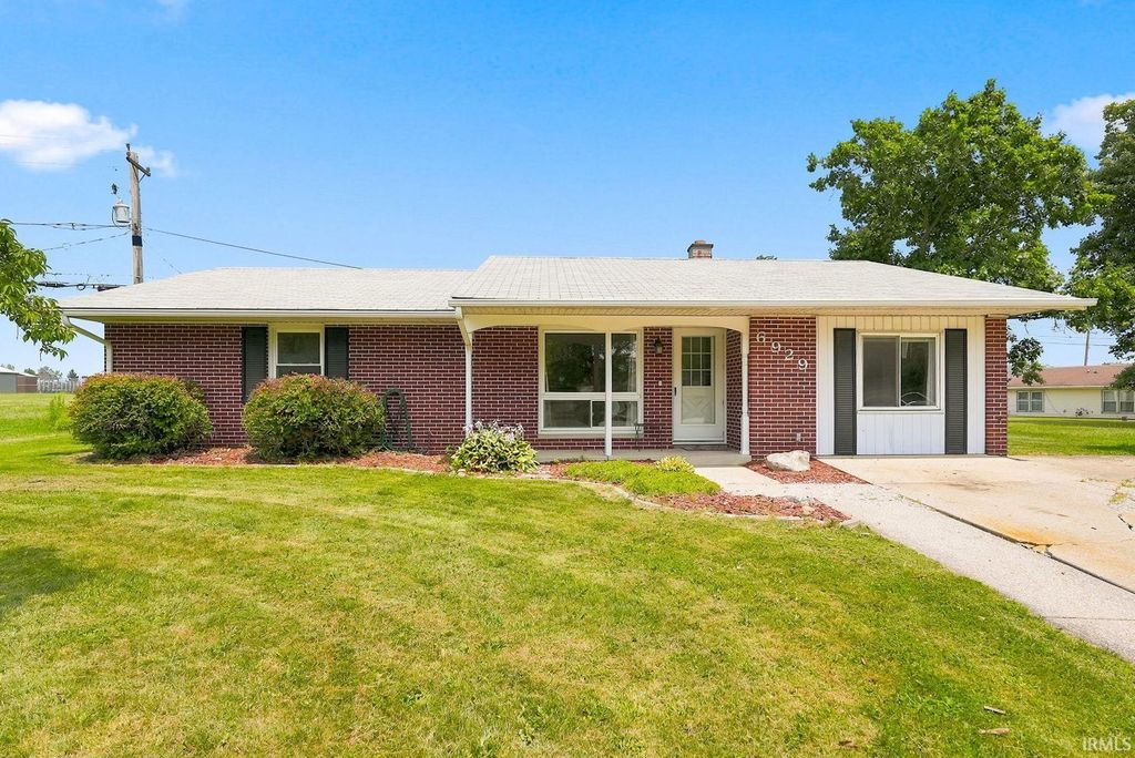 Photo of 6929 Plumtree Court, Fort Wayne, IN 46825 (MLS # 202628521)