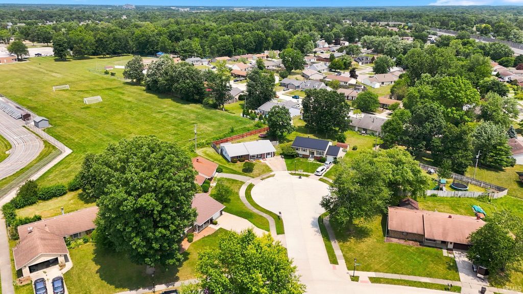 Photo of 6929 Plumtree Court, Fort Wayne, IN 46825 (MLS # 202628521)