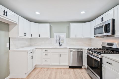 Tiny photo for 825 N Carter Street, Greentown, IN 46936 (MLS # 202611311)