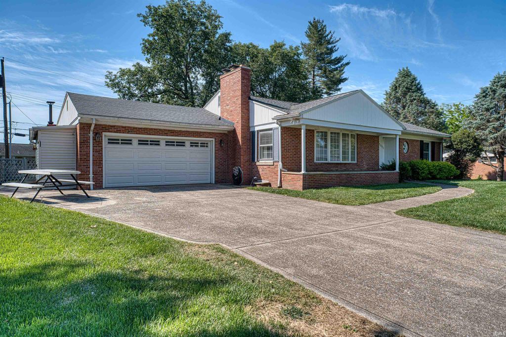 Photo of 7001 Monroe Avenue, Evansville, IN 47715 (MLS # 202616590)