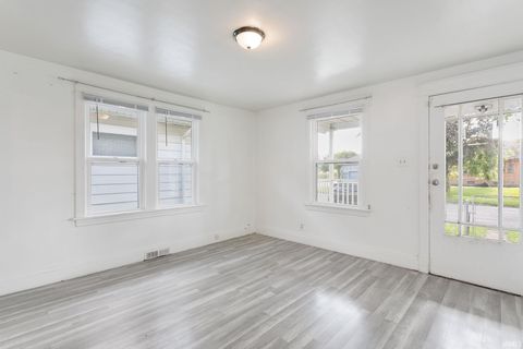 Tiny photo for 717 N Brookfield Street, South Bend, IN 46628 (MLS # 202625506)