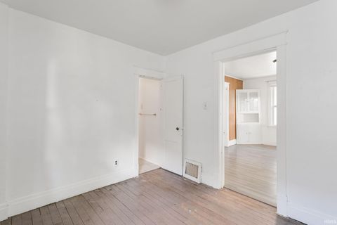 Tiny photo for 717 N Brookfield Street, South Bend, IN 46628 (MLS # 202625506)