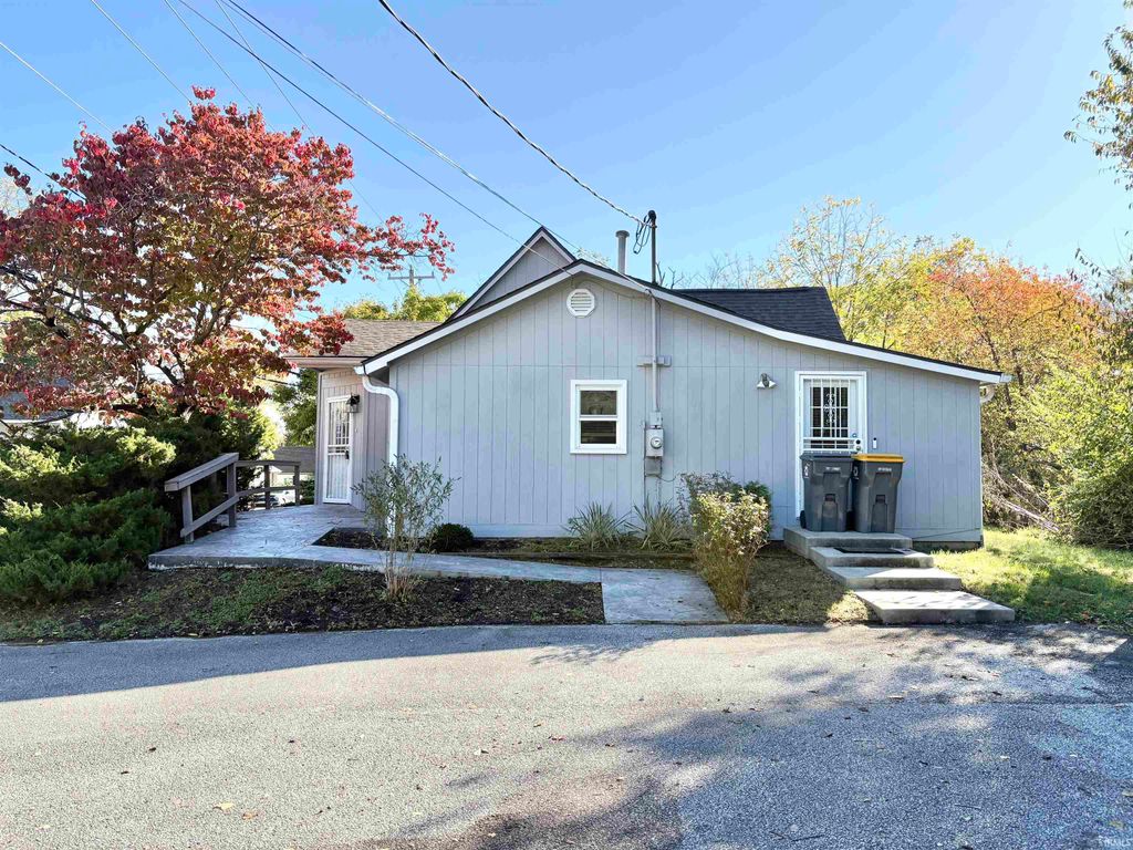 Photo of 801 W 11th Street, Bloomington, IN 47404 (MLS # 202538053)