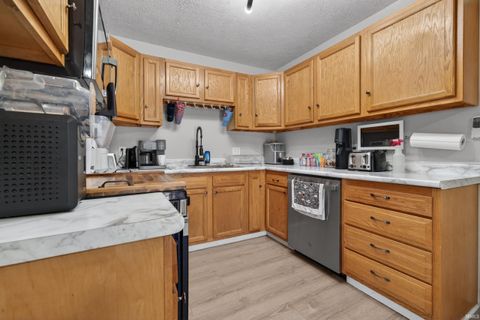 Tiny photo for 905 E GERHART Street, Kokomo, IN 46901 (MLS # 202619462)
